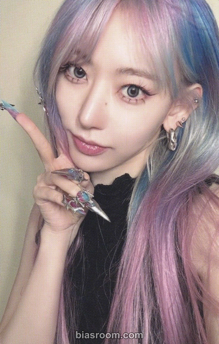 Sakura CRAZY Photocard - LE SSERAFIM - LE SSERAFIM K-pop photocard