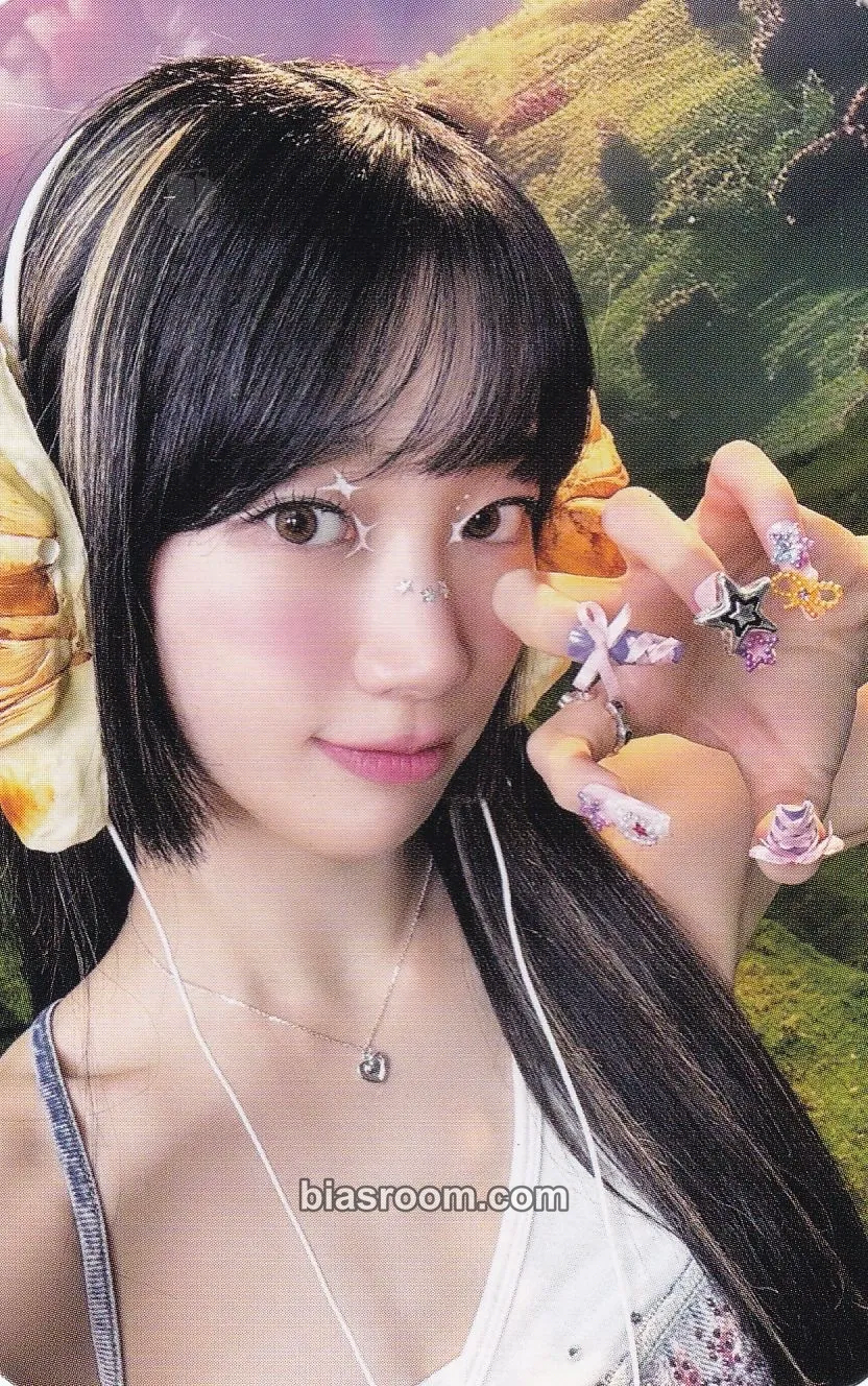 Kazuha CRAZY Photocard - LE SSERAFIM - LE SSERAFIM K-pop photocard