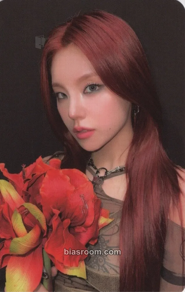 Yeji BORN TO BE Photocard - ITZY - ITZY K-pop photocard