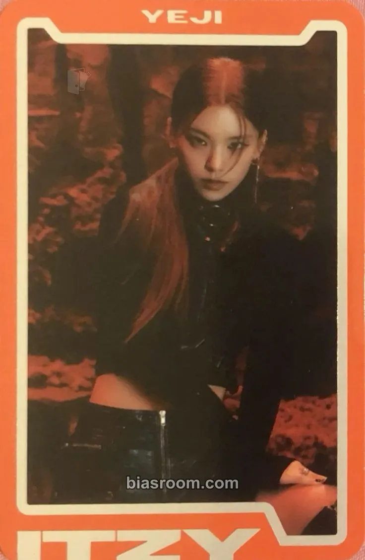 Yeji BORN TO BE Photocard - ITZY - ITZY K-pop photocard