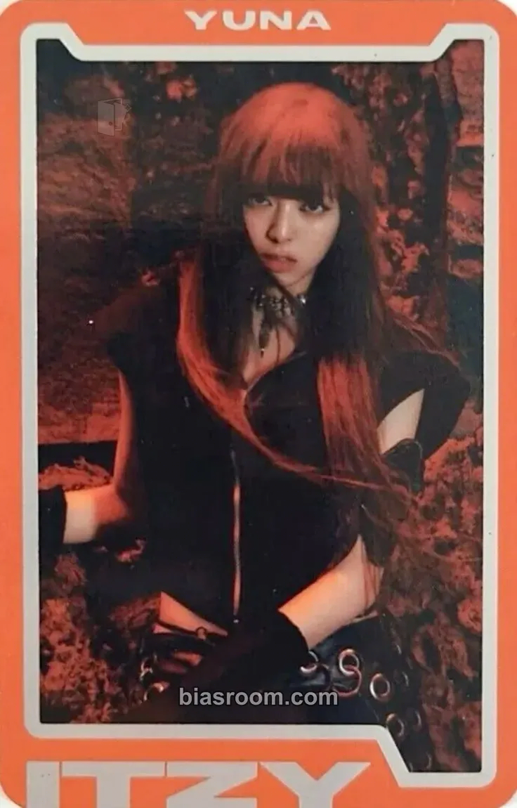 Yuna BORN TO BE Photocard - ITZY - ITZY K-pop photocard