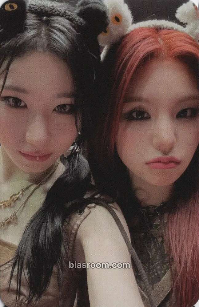 BORN TO BE Photocard - ITZY - ITZY K-pop photocard
