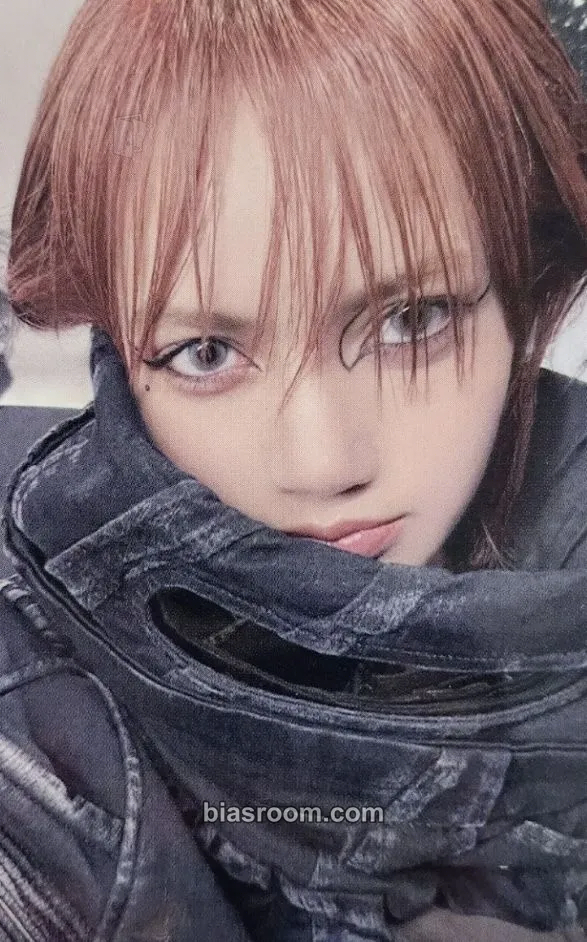 Lisa BORN PINK Photocard - BLACKPINK - BLACKPINK K-pop photocard
