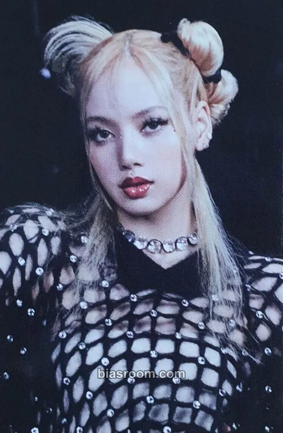 Lisa BORN PINK Photocard - BLACKPINK - BLACKPINK K-pop photocard