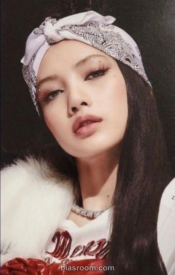 Lisa BORN PINK Photocard - BLACKPINK - BLACKPINK K-pop photocard