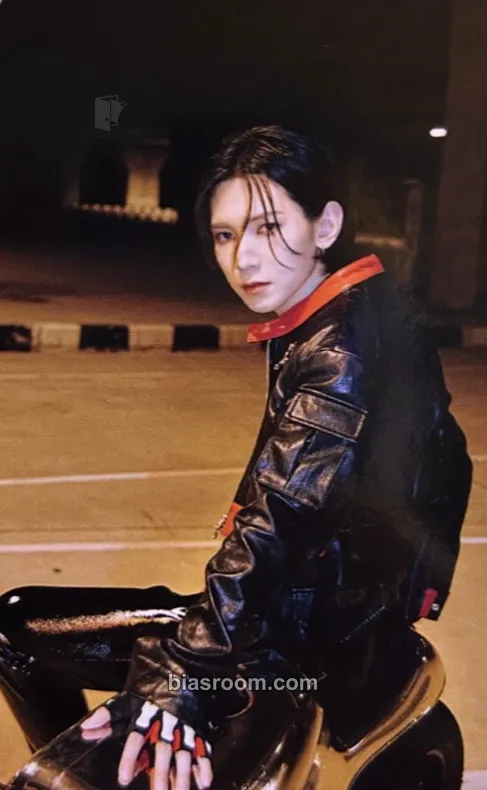 Yeosang THE WORLD EP.2 : OUTLAW Photocard - ATEEZ - ATEEZ K-pop photocard