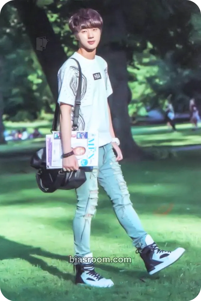 Jin 2nd Muster - ZIP CODE : 17520 Photocard - BTS - BTS K-pop photocard