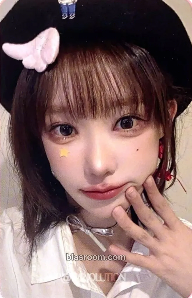 Magenta Algorithm's Blossom Photocard - QWER - QWER K-pop photocard