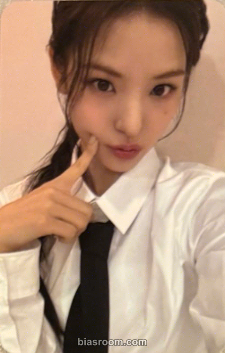 Mai N/a Photocard - izna - izna K-pop photocard