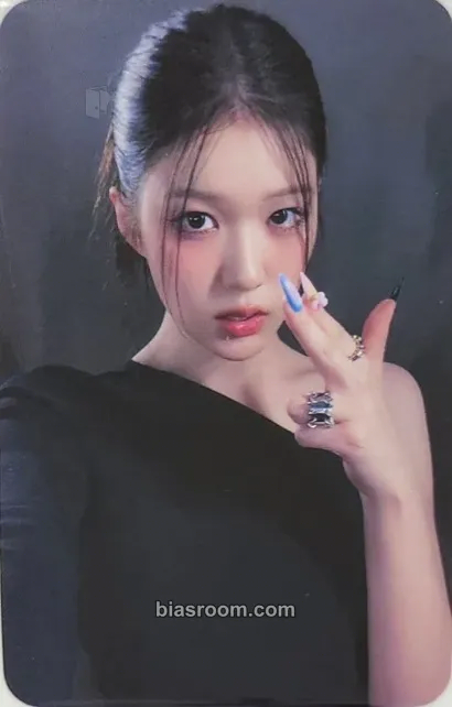 Yoon Jiyoon N/a Photocard - izna - izna K-pop photocard