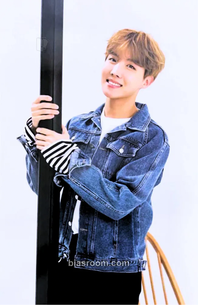 j-hope Japan Official Fanmeeting Vol.3 - Reaching You (Kimi Ni Todoku) Photocard - BTS - BTS K-pop photocard