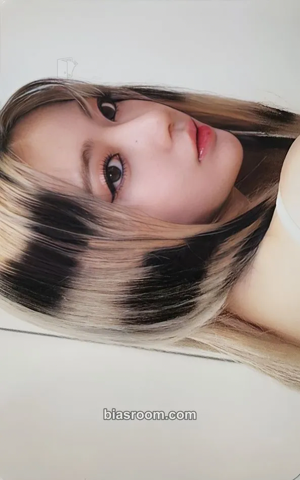 Sakura CRAZY Photocard - LE SSERAFIM - LE SSERAFIM K-pop photocard