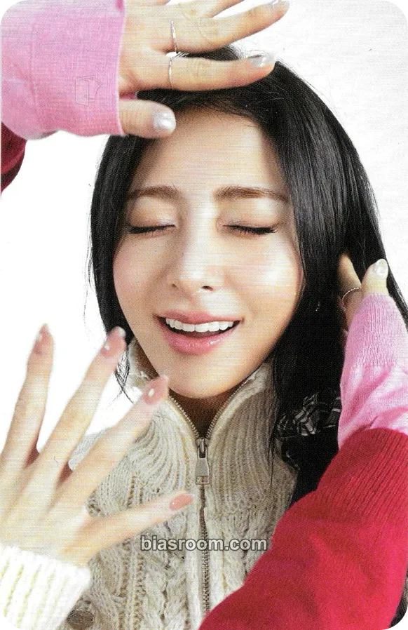Huh Yunjin HOT Photocard - LE SSERAFIM - LE SSERAFIM K-pop photocard