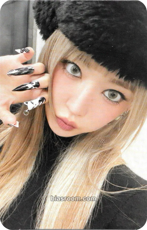 Sakura HOT Photocard - LE SSERAFIM - LE SSERAFIM K-pop photocard