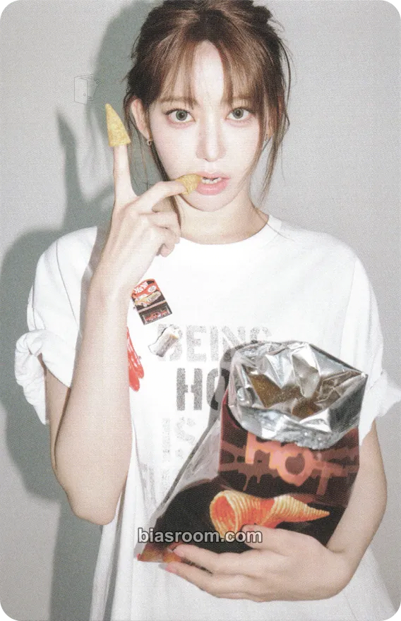 Sakura HOT Photocard - LE SSERAFIM - LE SSERAFIM K-pop photocard