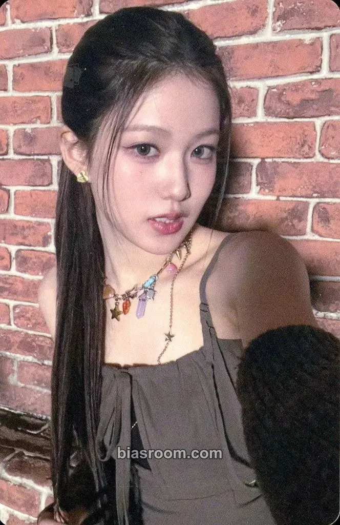 Yoon Jiyoon N/a Photocard - izna - izna K-pop photocard