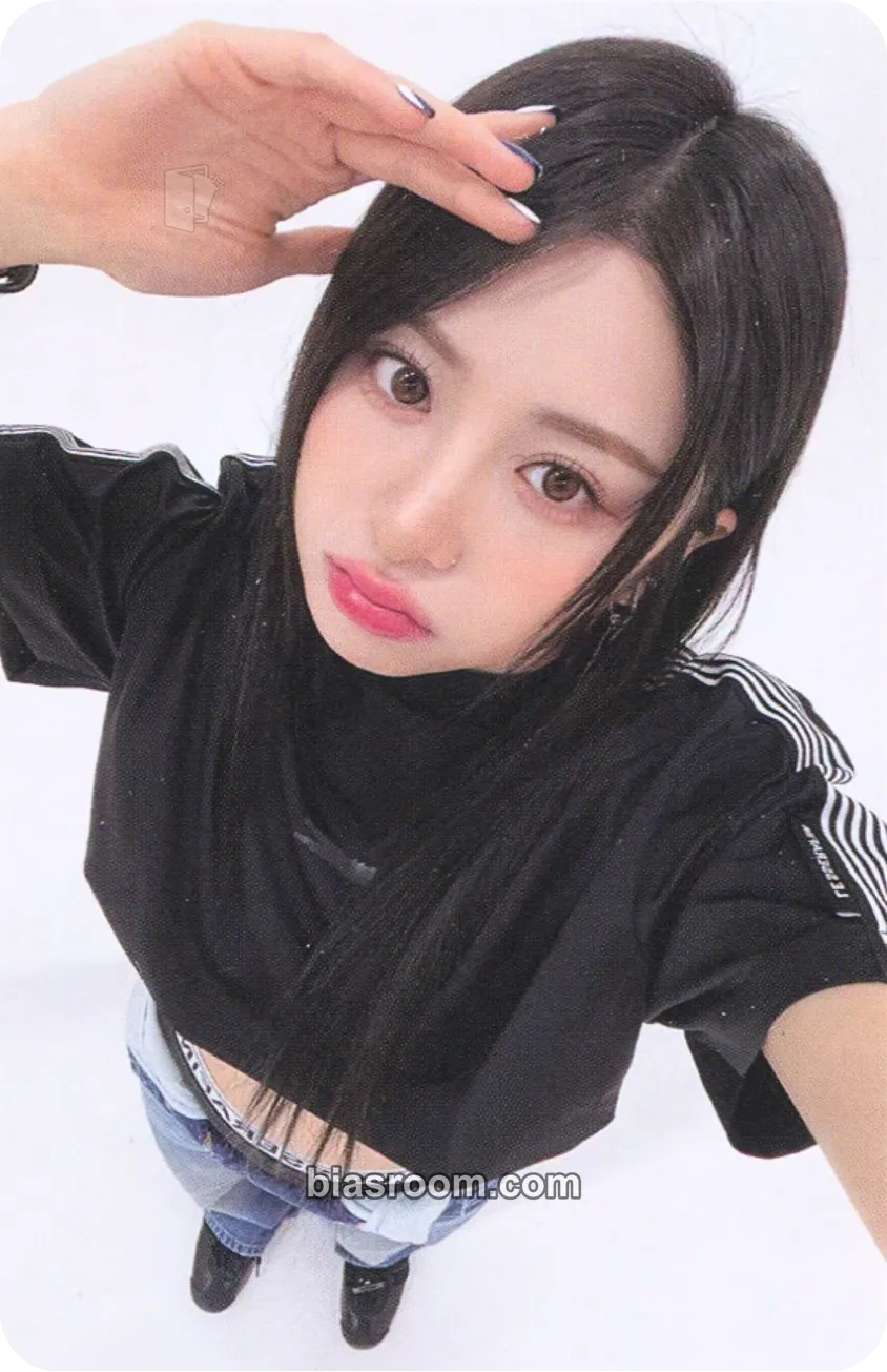 Huh Yunjin UNFORGIVEN Photocard - LE SSERAFIM - LE SSERAFIM K-pop photocard
