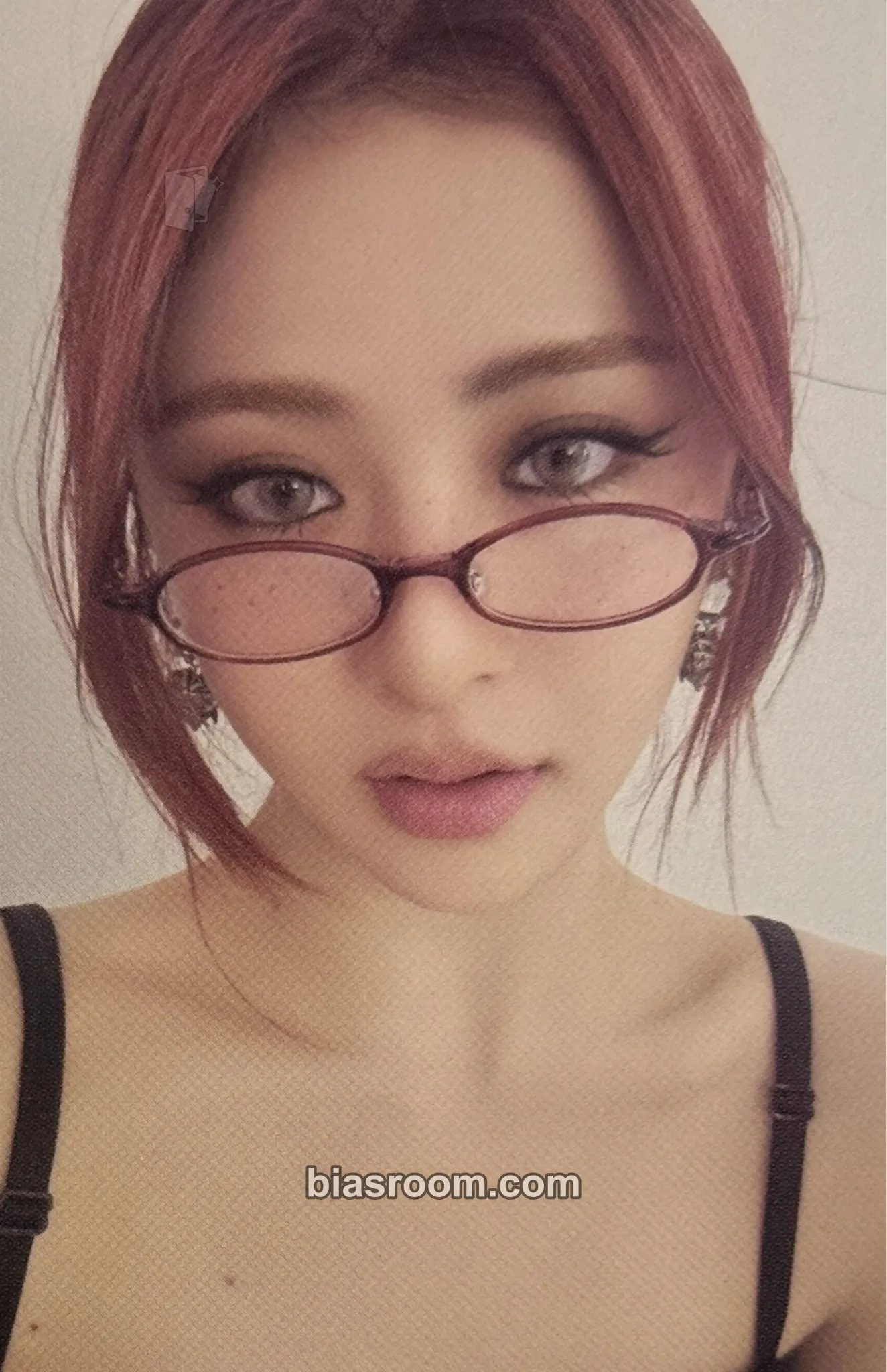 Huh Yunjin CRAZY Photocard - LE SSERAFIM - LE SSERAFIM K-pop photocard