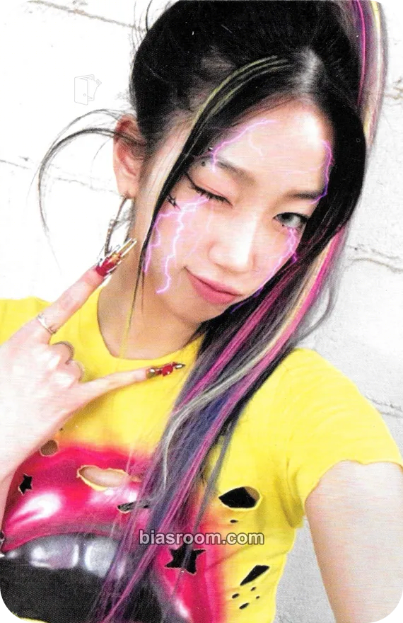 Kazuha CRAZY Photocard - LE SSERAFIM - LE SSERAFIM K-pop photocard
