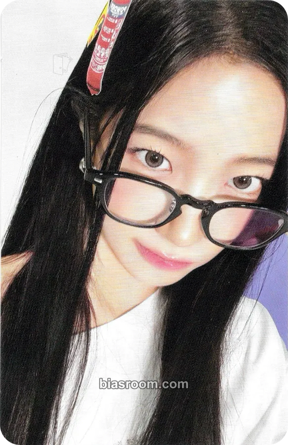 Kazuha HOT Photocard - LE SSERAFIM - LE SSERAFIM K-pop photocard