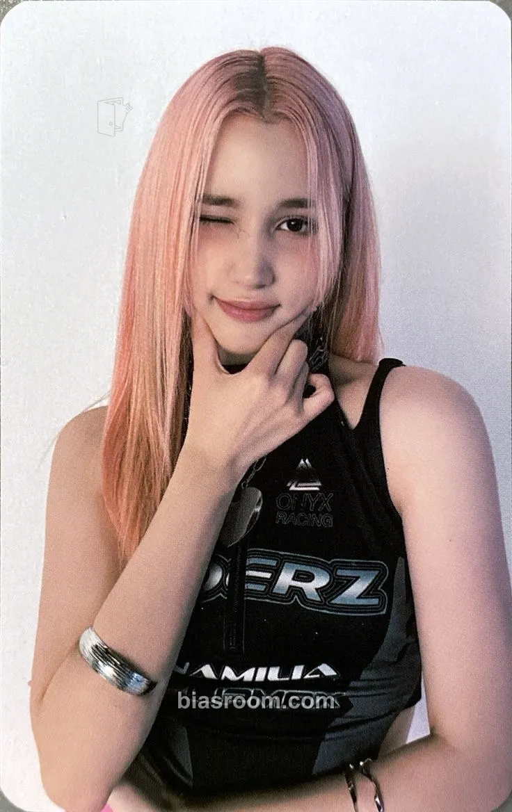 Huening Bahiyyih TROUBLESHOOTER Photocard - Kep1er - Kep1er K-pop photocard