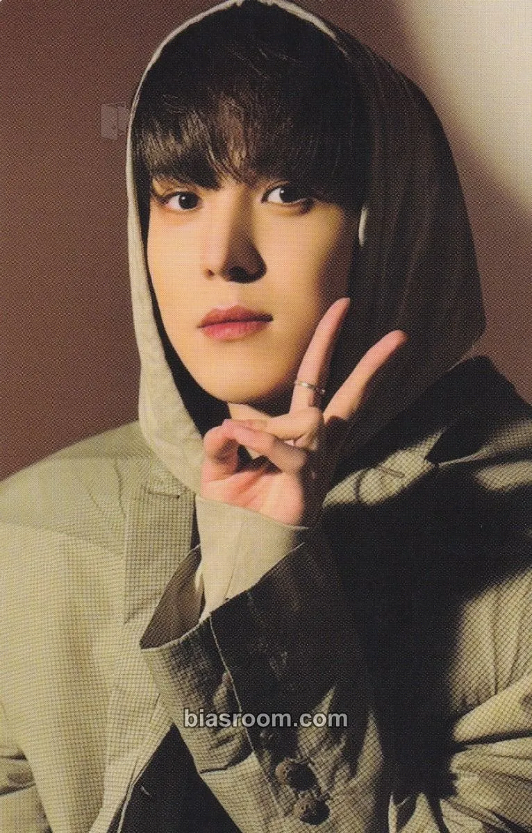 Yunho GOLDEN HOUR : Part.1 Photocard - ATEEZ - ATEEZ K-pop photocard