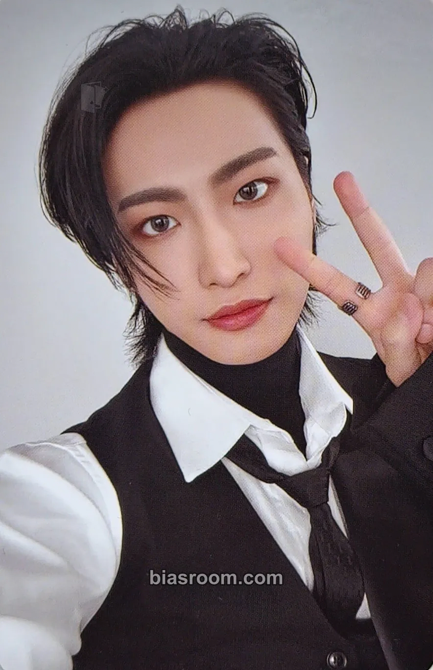Seonghwa GOLDEN HOUR : Part.1 Photocard - ATEEZ - ATEEZ K-pop photocard