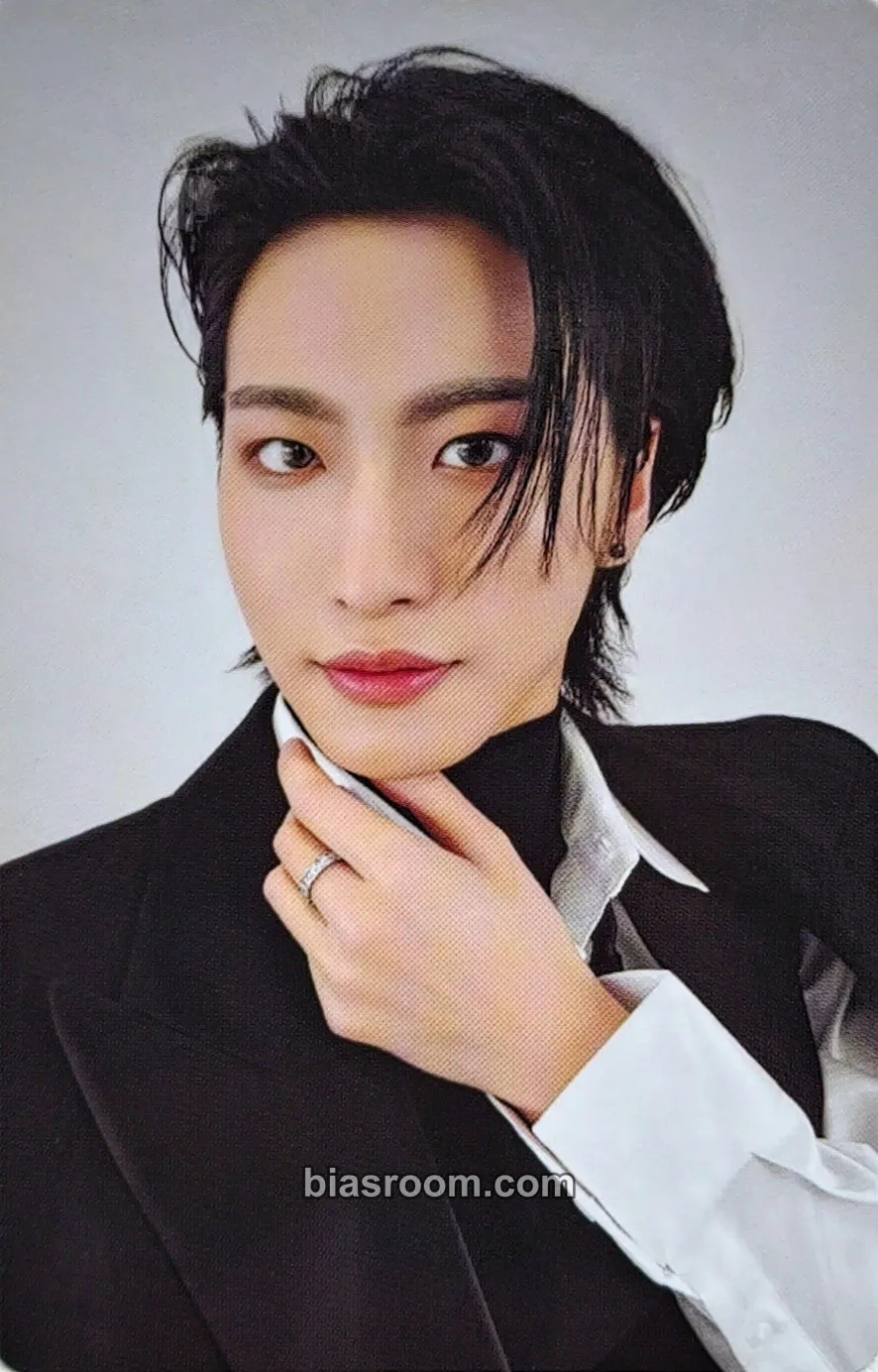Seonghwa GOLDEN HOUR : Part.1 Photocard - ATEEZ - ATEEZ K-pop photocard