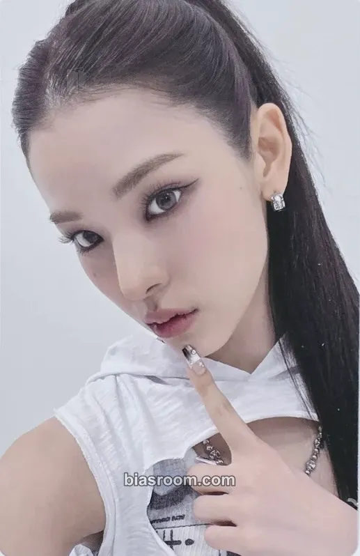 Mai N/a Photocard - izna - izna K-pop photocard