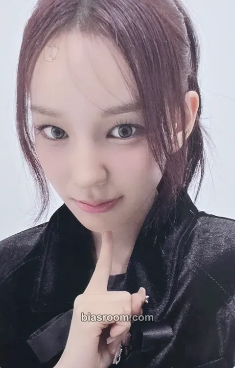 Ryu Sarang N/a Photocard - izna - izna K-pop photocard
