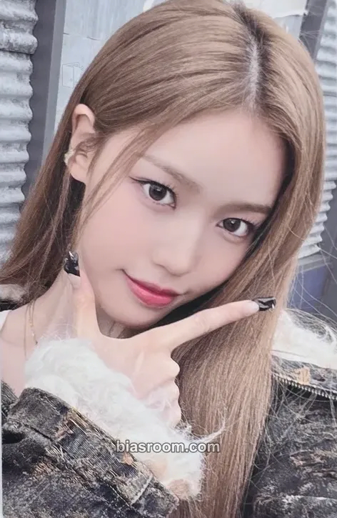 Jeong Saebi N/a Photocard - izna - izna K-pop photocard