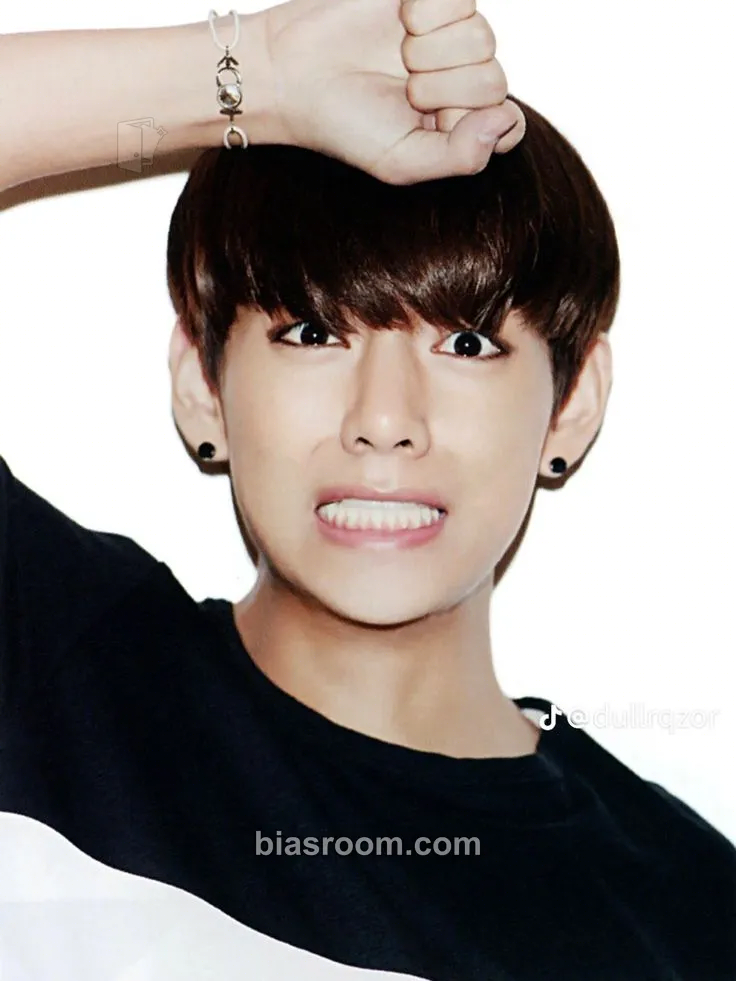 V Ceci Magazine Photocard - BTS - BTS K-pop photocard