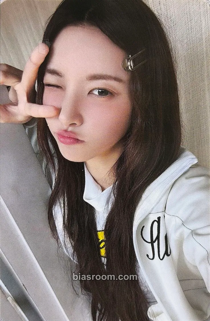 Yunah Toki Yo Tomare Photocard - ILLIT - ILLIT K-pop photocard