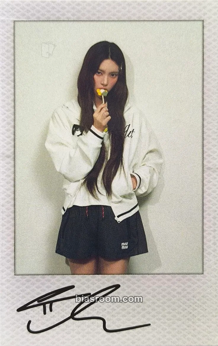 Yunah Toki Yo Tomare Photocard - ILLIT - ILLIT K-pop photocard