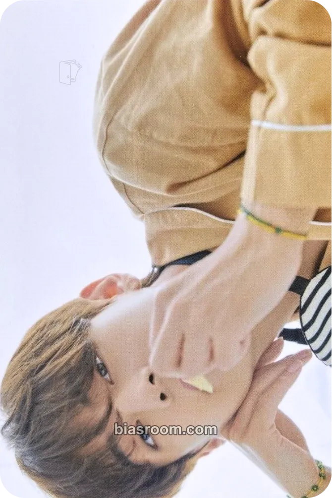 V Yet To Come in Busan Photocard - BTS - BTS K-pop photocard