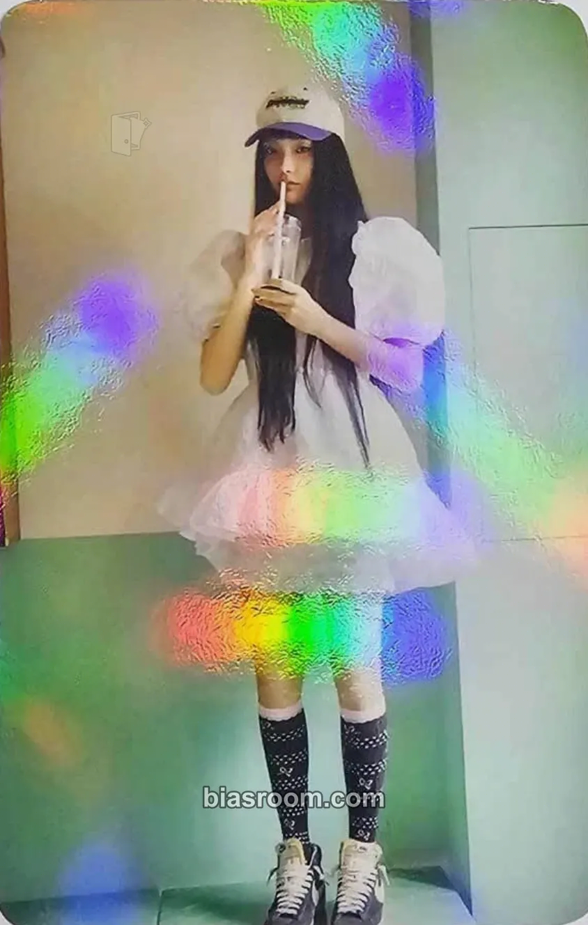 Iroha SUPER REAL ME Photocard - ILLIT - ILLIT K-pop photocard