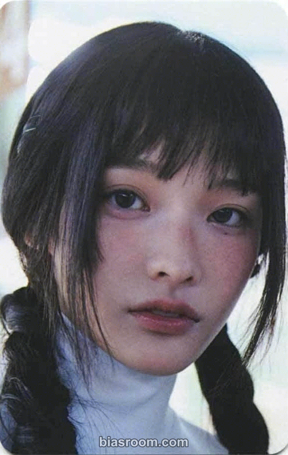 Iroha SUPER REAL ME Photocard - ILLIT - ILLIT K-pop photocard