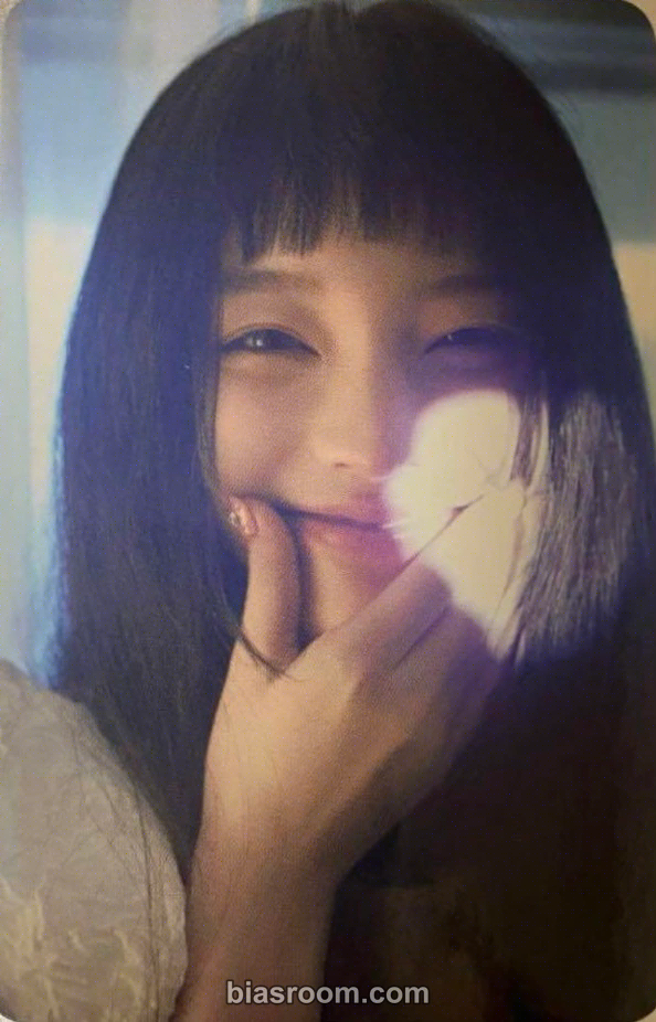 Iroha SUPER REAL ME Photocard - ILLIT - ILLIT K-pop photocard