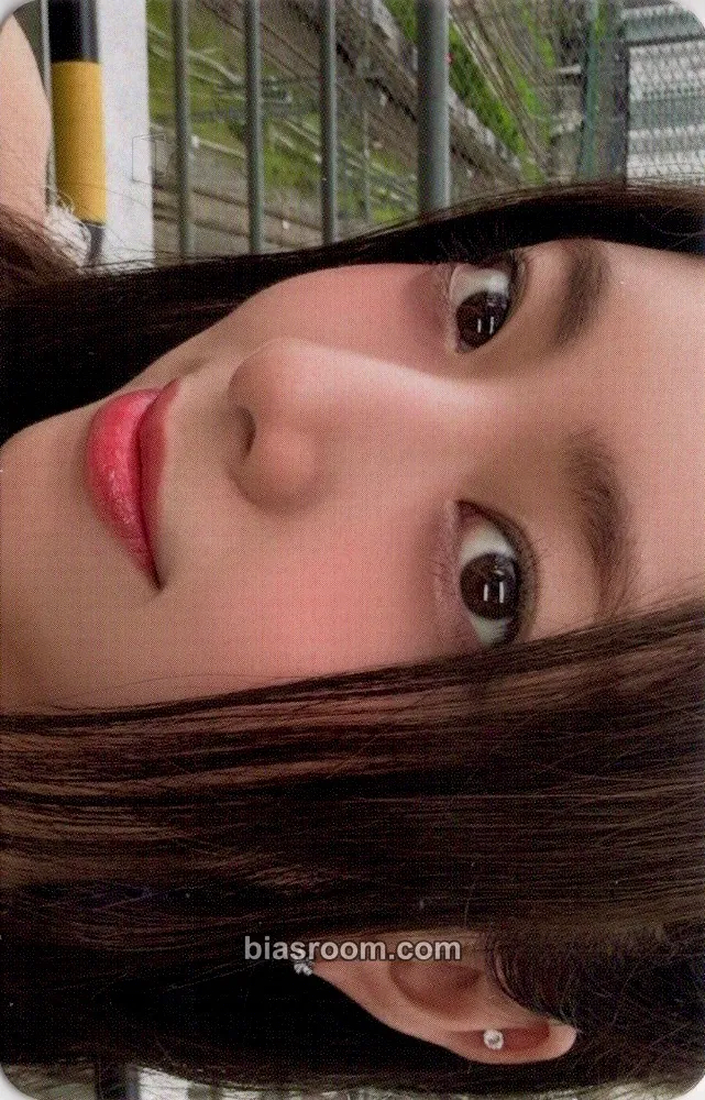 Yuna GOLD Photocard - ITZY - ITZY K-pop photocard