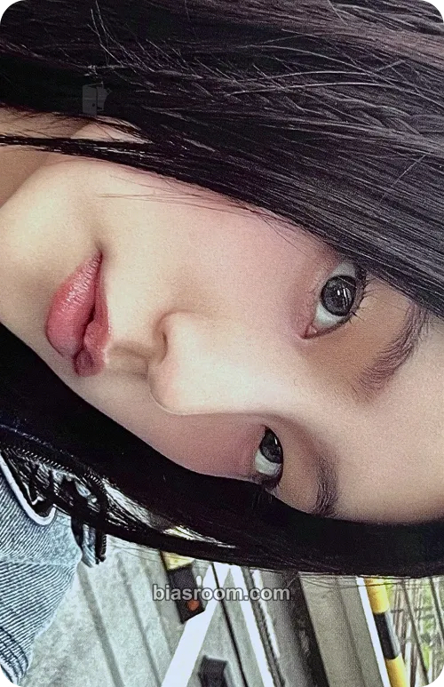 Yeji GOLD Photocard - ITZY - ITZY K-pop photocard
