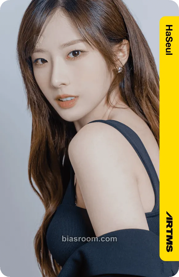 HaSeul Atom01 First Class Objekts Photocard - ARTMS - ARTMS K-pop photocard