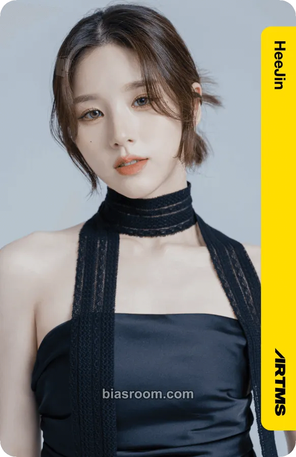 HeeJin Atom01 First Class Objekts Photocard - ARTMS - ARTMS K-pop photocard