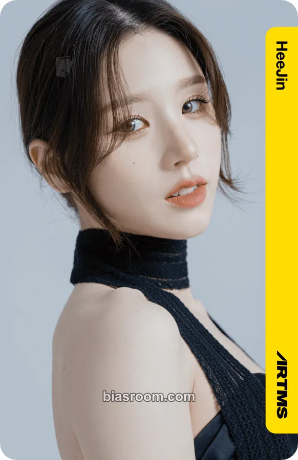 HeeJin Atom01 First Class Objekts Photocard - ARTMS - ARTMS K-pop photocard