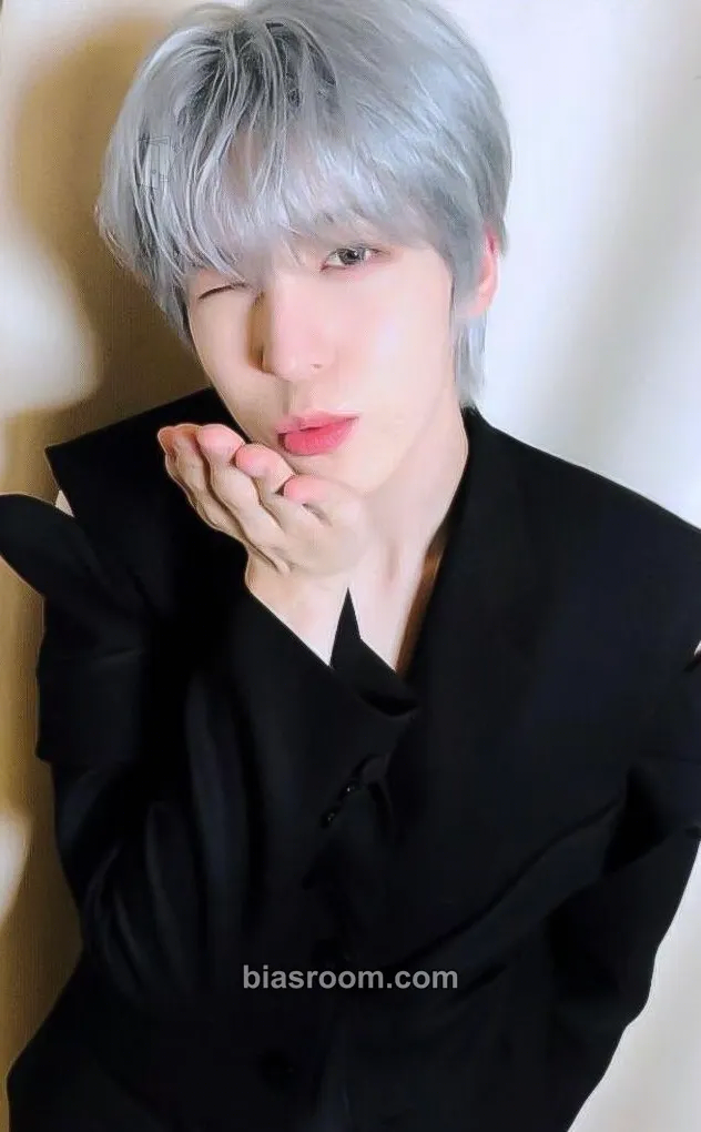 Yunho GOLDEN HOUR : Part.2 Photocard - ATEEZ - ATEEZ K-pop photocard