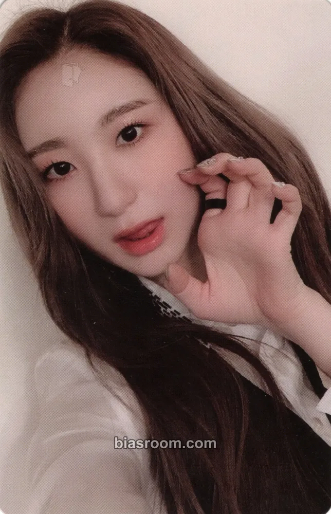 Lee Chaeyeon HEART*IZ Photocard - IZ*ONE - IZ*ONE K-pop photocard