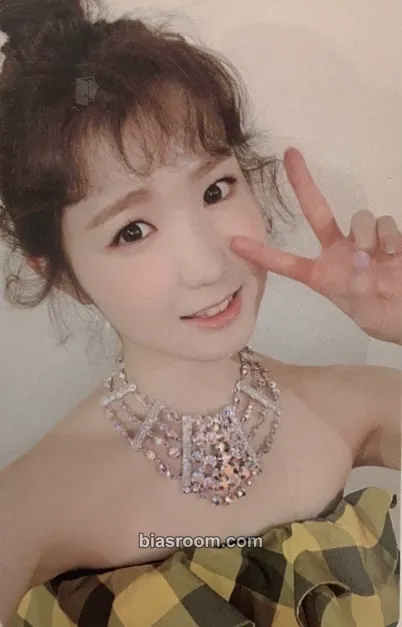 Hitomi HEART*IZ Photocard - IZ*ONE - IZ*ONE K-pop photocard
