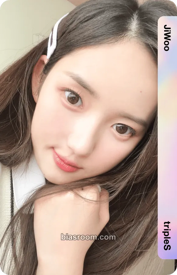 Jiwoo Aesthetic Photocard - tripleS - tripleS K-pop photocard