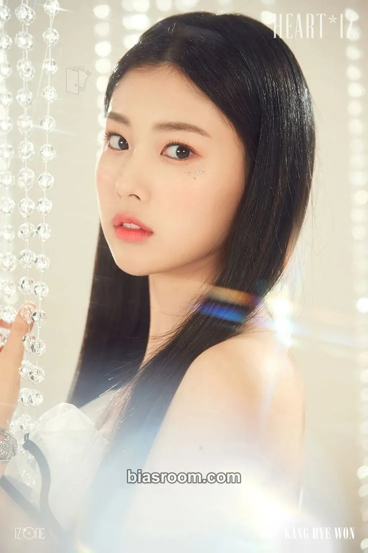 Hyewon HEART*IZ Photocard - IZ*ONE - IZ*ONE K-pop photocard