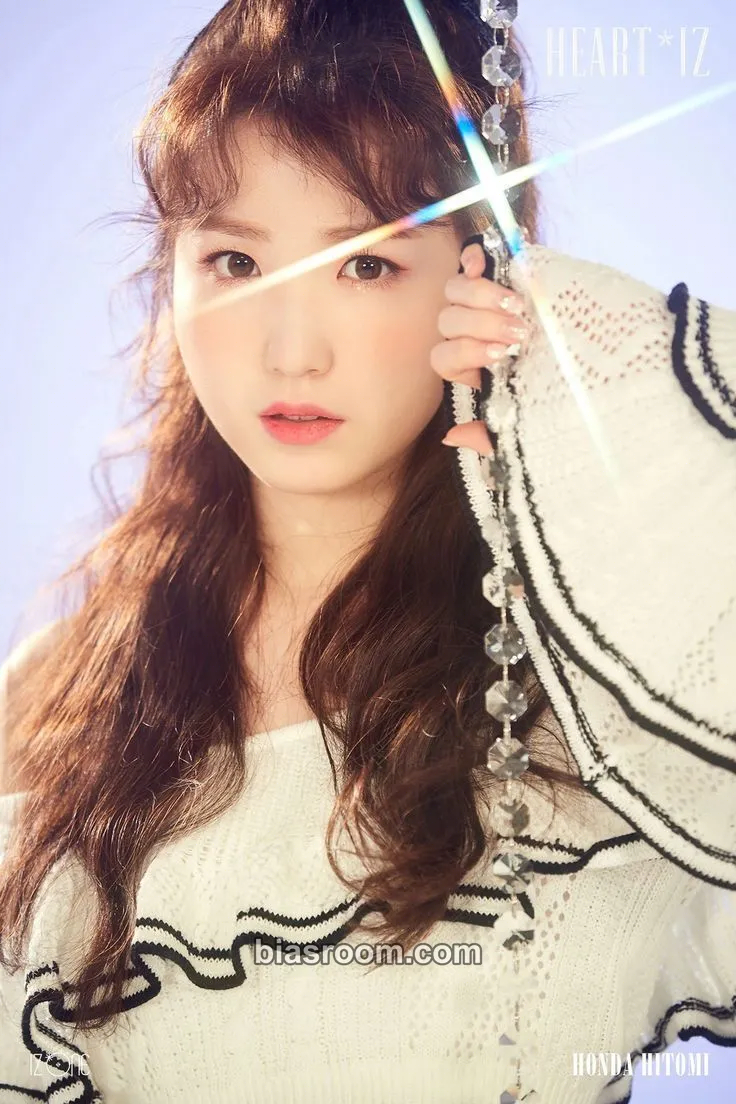 Hitomi HEART*IZ Photocard - IZ*ONE - IZ*ONE K-pop photocard