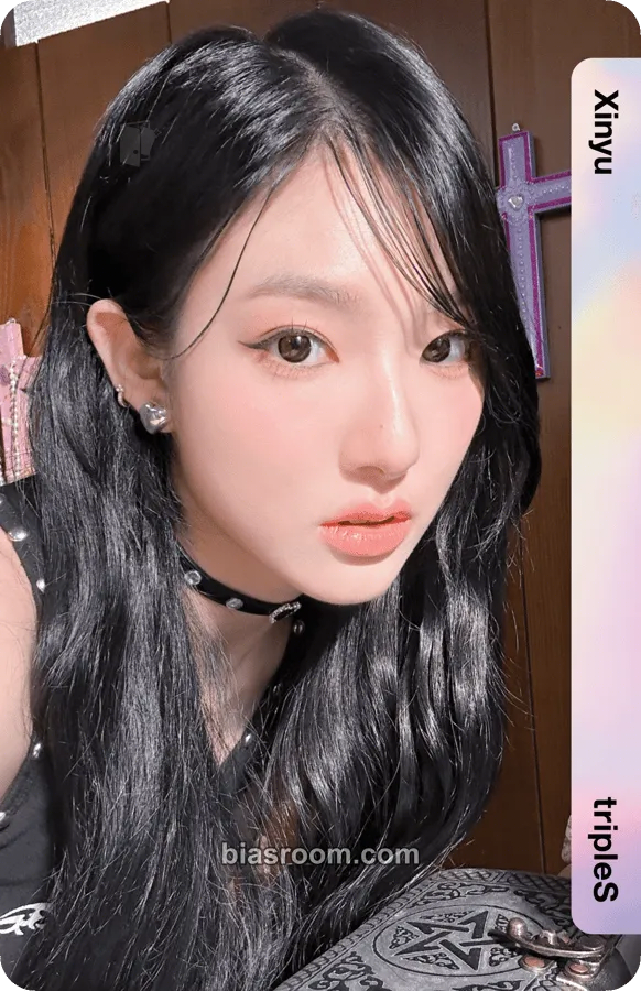 Xinyu Muhan Photocard - tripleS - tripleS K-pop photocard